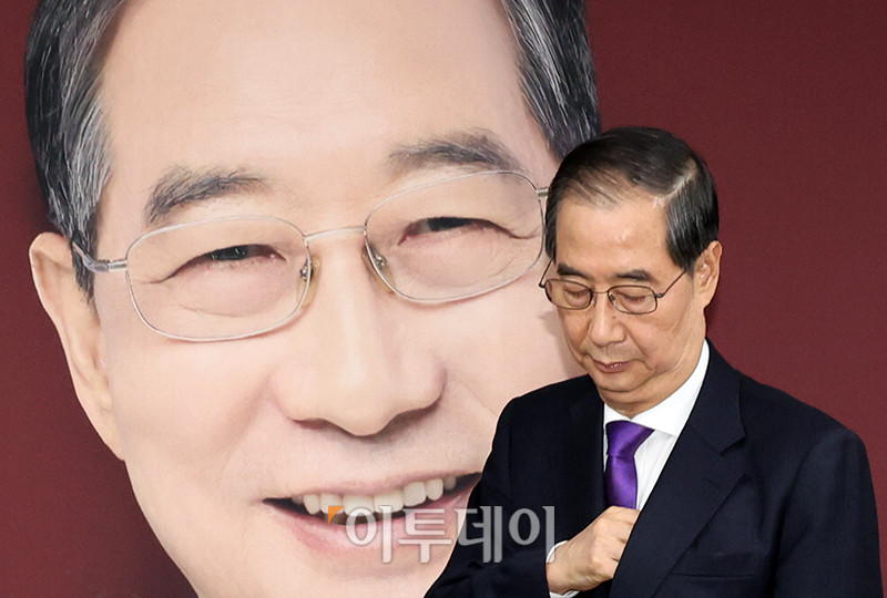▲한덕수 무소속 대통령선거 예비후보가 7일 서울 여의도 선거캠프 사무실에서 열린 기자회견에 참석하고 있다. 고이란 기자 photoeran@