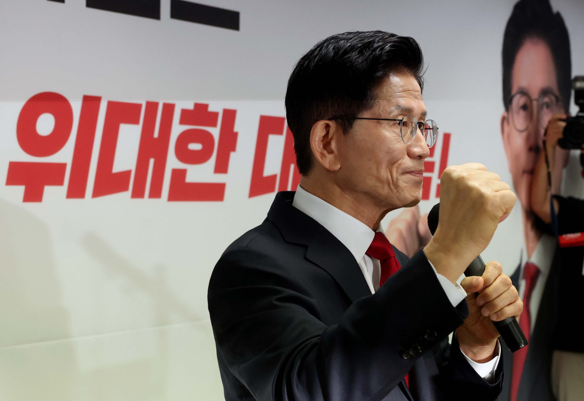 ▲김문수 국민의힘 대선후보가 8일 서울 여의도 선거캠프 사무실에서 긴급 기자회견을 갖고 후보 단일화에 관한 입장을 밝히고 있다. 신태현 기자 holjjak@