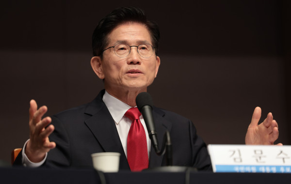 ▲<YONHAP PHOTO-3450> 발언하는 김문수 대선 후보    (서울=연합뉴스) 김인철 기자 = 국민의힘 김문수 대선 후보가 8일 서울 중구 한국프레스센터에서 열린 관훈클럽 토론회에서 발언하고 있다. 2025.5.8    yatoya@yna.co.kr/2025-05-08 10:38:46/<저작권자 ⓒ 1980-2025 ㈜연합뉴스. 무단 전재 재배포 금지, AI 학습 및 활용 금지>