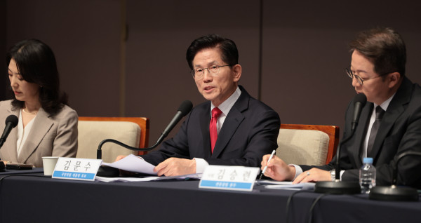 ▲<YONHAP PHOTO-3467> 질문에 답하는 김문수 대선 후보    (서울=연합뉴스) 김인철 기자 = 국민의힘 김문수 대선 후보가 8일 서울 중구 한국프레스센터에서 열린 관훈클럽 토론회에서 패널의 질문에 답하고 있다. 2025.5.8    yatoya@yna.co.kr/2025-05-08 10:40:02/<저작권자 ⓒ 1980-2025 ㈜연합뉴스. 무단 전재 재배포 금지, AI 학습 및 활용 금지>