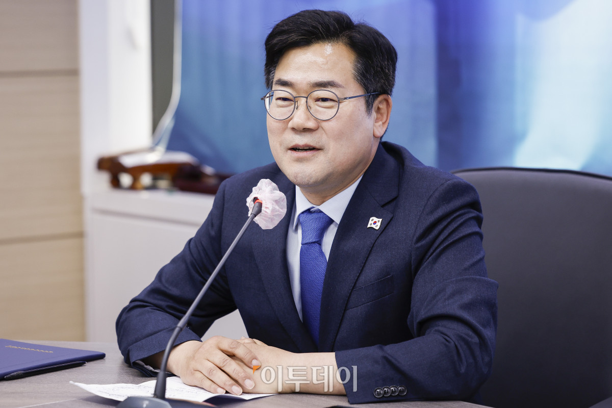 ▲박찬대 더불어민주당 상임총괄선대위원장이 8일 서울 중구 전국금융산업노동조합에서 열린 제21대 대통령 선거 승리와 정의로운 사회 대전환을 위한 전국금융산업노동조합·더불어민주당 정책협약 및 지지선언에서 인사말을 하고 있다. 조현호 기자 hyunho@