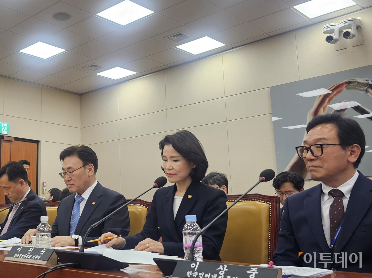 ▲8일 이진숙 방송통신위원장은 서울 여의도 국회 과학기술정보방송통신위원회 청문회에 출석했다. (이은주 기자 letswin@)