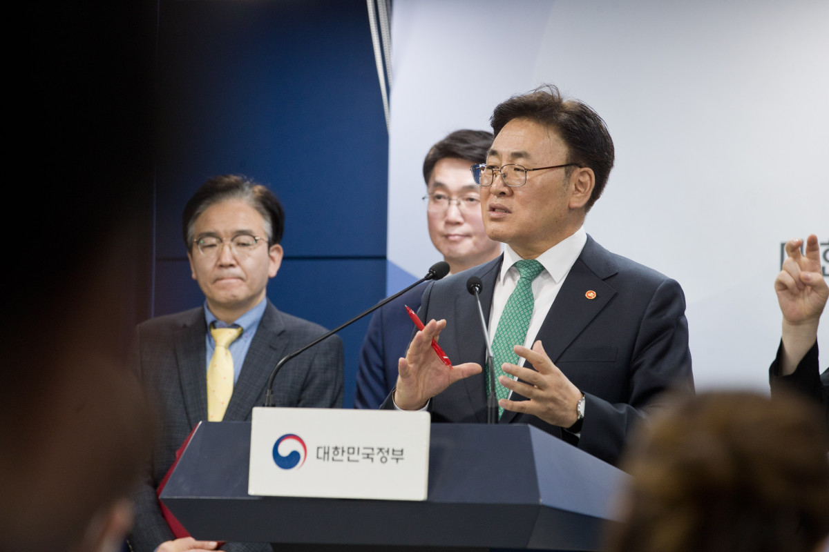 ▲유상임 과학기술정보통신부 장관이 9일 오전 서울 종로구 정부서울청사에서 '2025년도 과기정통부 핵심과제 4월 실적 및 5월 계획'을 발표하고 있다. (사진제공=과학기술정보통신부)