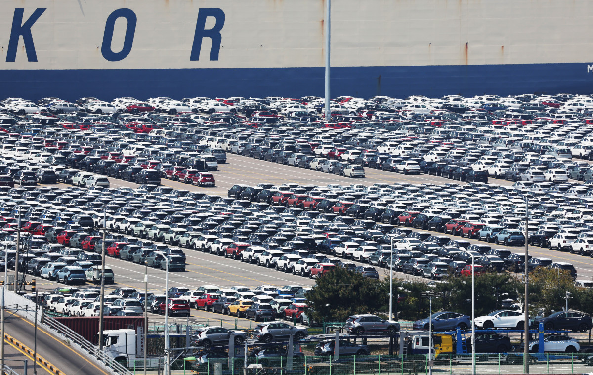 ▲지난달 29일 경기 평택항에 수출용 자동차가 세워져 있는 모습.  (연합뉴스)