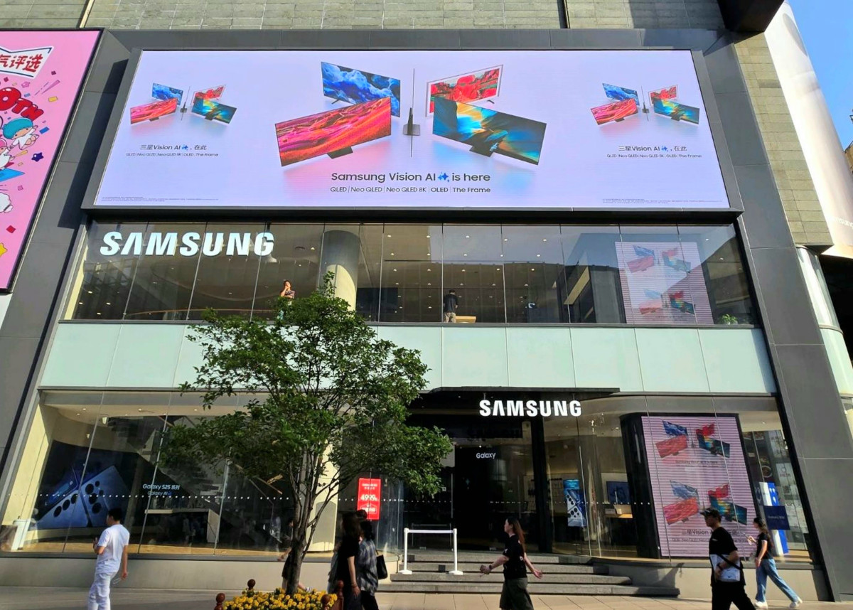 ▲중국 상해 홍이 인터내셔널 플라자에서 진행하는 '삼성 비전 AI(Vision AI)' 옥외광고 모습 (자료제공=삼성전자)