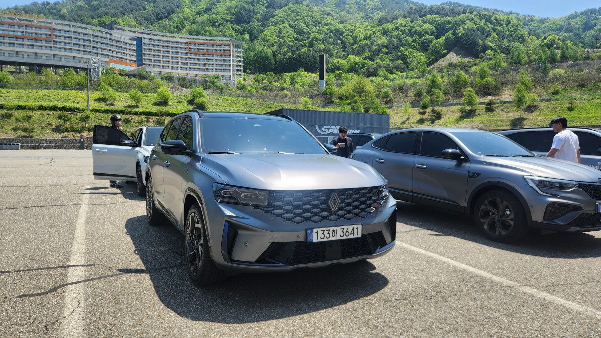 ▲르노코리아 '그랑 콜레오스' 에스프리 알핀 트림 전면부. (김채빈 기자 chaebi@)