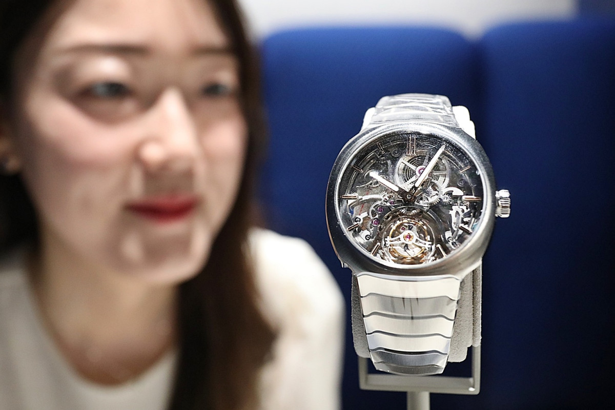 ▲ 전세계 단독 판매하는 모저앤씨의 ‘스트림라이너 투르비용 스켈레톤(Streamliner Tourbillon Skeleton)’. 가격은 1억5500만 원. (사진제공=한화갤러리아)