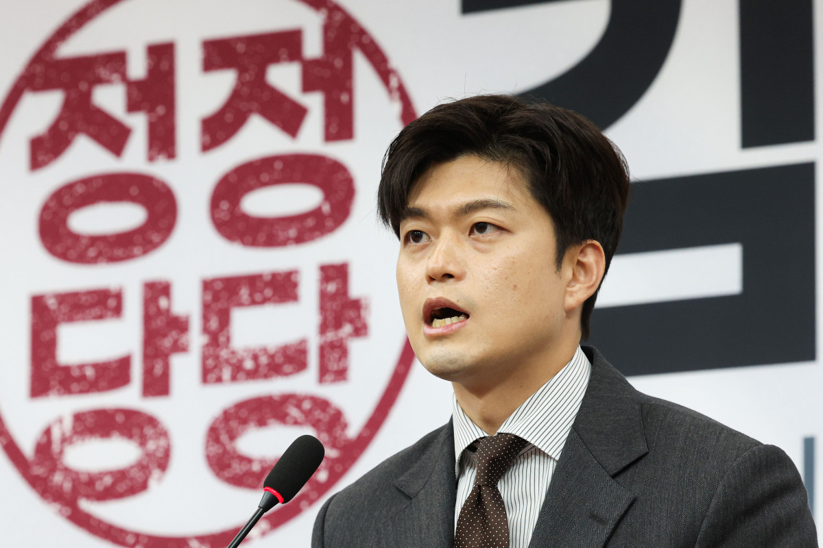 ▲김용태 국민의힘 비상대책위원장이 20일 오전 서울 여의도 국회에서 열린 긴급 기자회견에서 대통령 후보의 배우자 TV 토론을 제안하고 있다. 2025.05.20. (뉴시스)