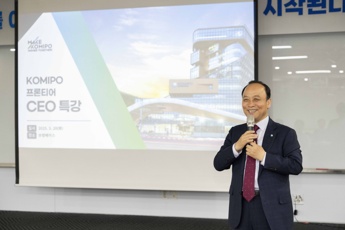 ▲이영조 한국중부발전 사장이 20일 사내 조직인 'KOMIPO 프론티어'를 대상으로 CEO 특강을 하고 있다. (사진제공=한국중부발전)