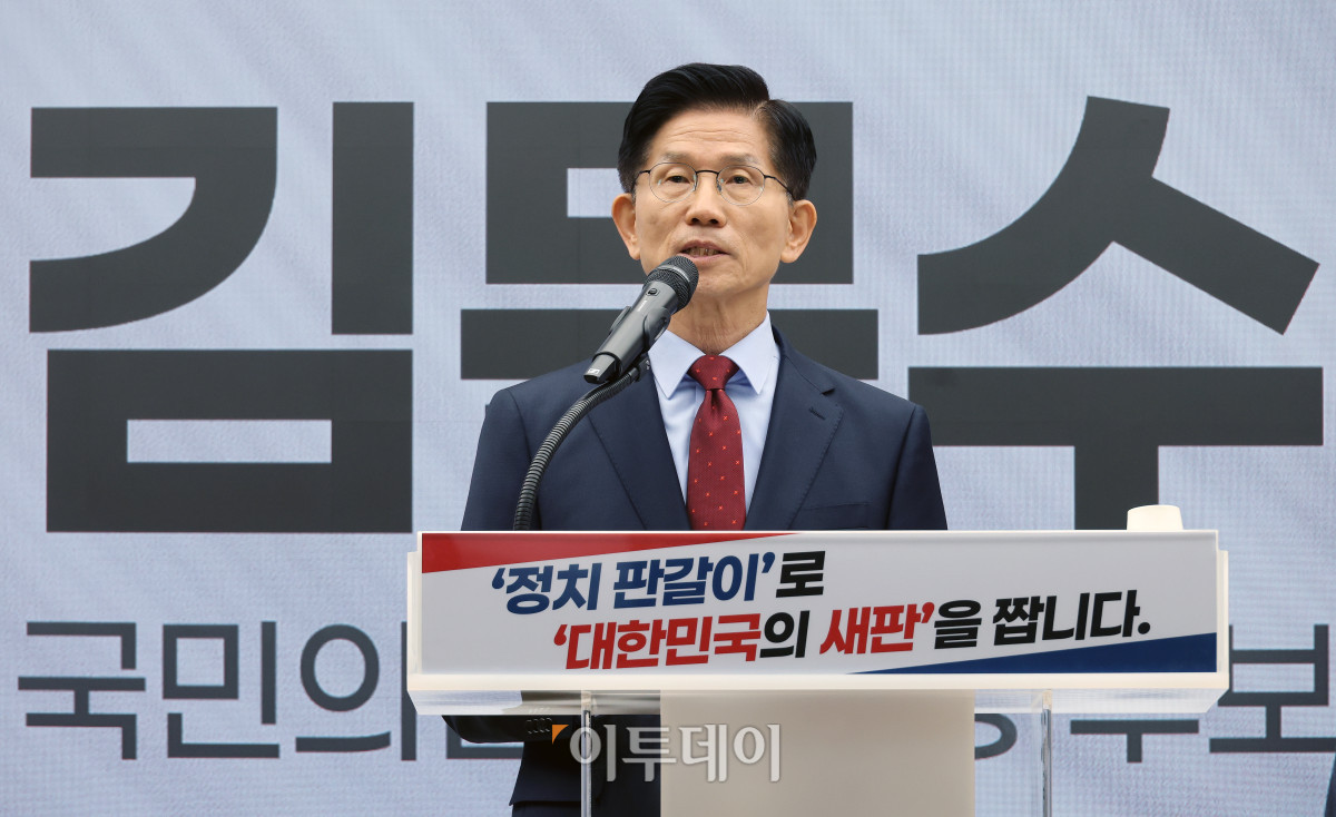 ▲김문수 국민의힘 대선후보가 22일 서울 여의도 국민의힘 중앙당사에서 열린 정치개혁 관련 긴급 기자회견에서 발언을 하고 있다. 조현호 기자 hyunho@