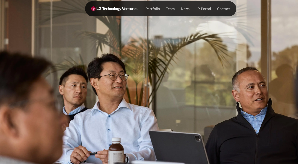 ▲김동수<오른쪽에서 두번째> LG테크놀로지벤처스 CEO가  다음 달 17일부터 19일까지 영국 런던에서 열리는 ‘GCV(Global Corporate Venturing) 심포지엄 2025'에 연설자로 나선다.  (출처=LG테크놀로지벤처스 홈페이지)