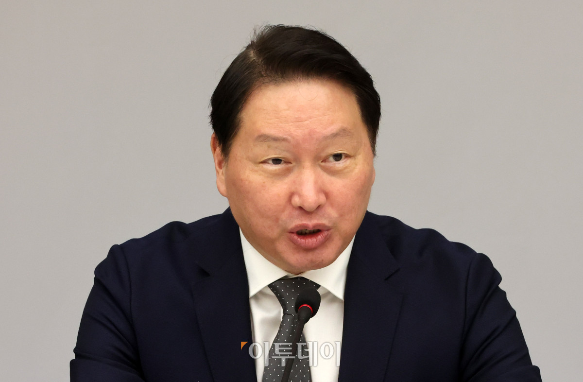 ▲최태원 대한상공회의소 회장이 22일 서울 중구 대한상공회의소에서 열린 김문수 국민의힘 대선후보-경제5단체 간담회에서 모두발언을 하고 있다. 조현호 기자 hyunho@