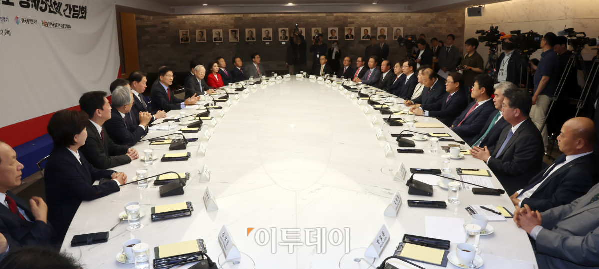 ▲김문수 국민의힘 대선후보가 22일 서울 중구 대한상공회의소에서 열린 김문수 국민의힘 대선후보-경제5단체 간담회에서 모두발언을 하고 있다. 조현호 기자 hyunho@