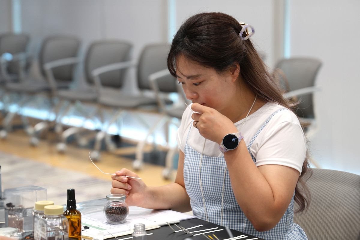 ▲아모레퍼시픽공감재단과 아모레퍼시픽재단은 5월 가정의 달을 맞아 청년 맞춤 프로그램을 운영한다. (사진제공=아모레퍼시픽)