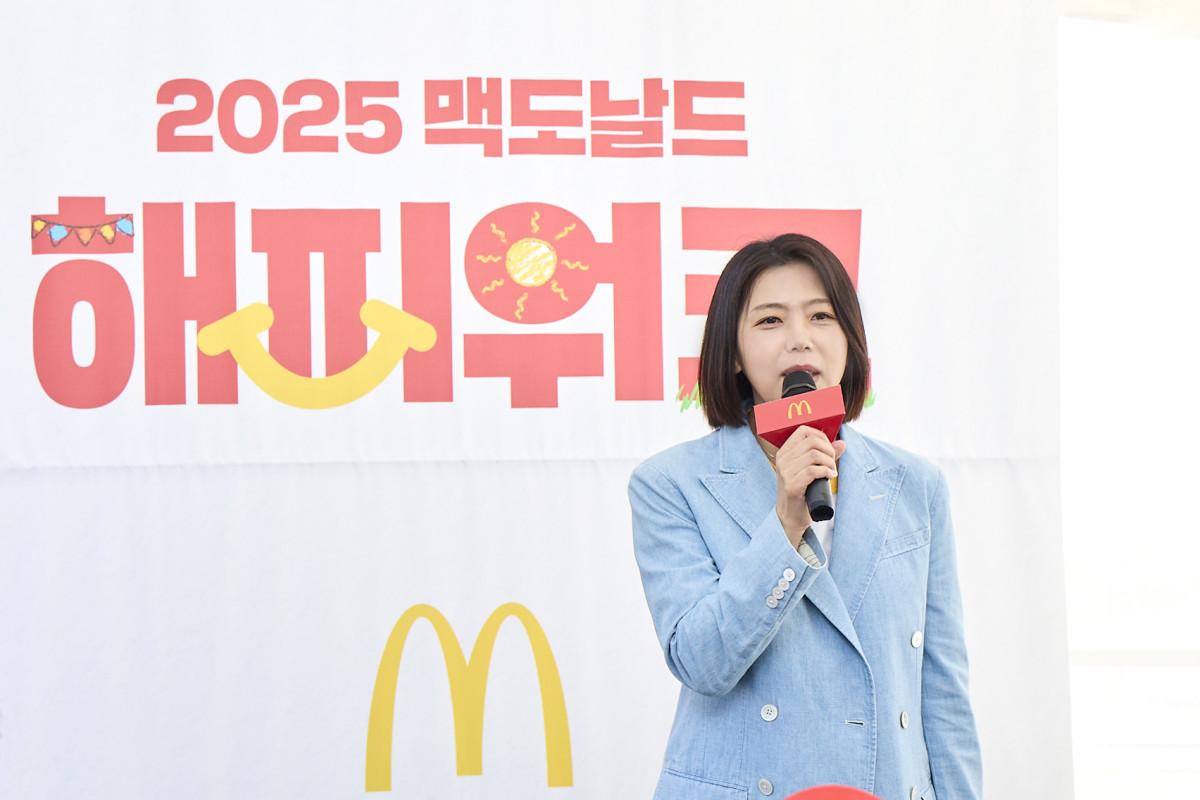 ▲김기원 한국맥도날드 대표가 25일 서울 마포구 성산동 평화광장에서 열린 ‘2025 맥도날드 해피워크’에서 행사 취지에 대해 설명하고 있다. (사진제공=한국맥도날드)