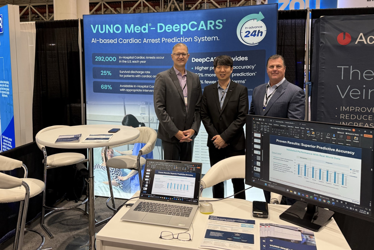 ▲(왼쪽부터) AACN NTI 2025에 참가한 뷰노 미국법인 앤드류 애브링 디렉터, 손태민 디렉터, 로버트 팅글리 VP.  (사진제공=뷰노)