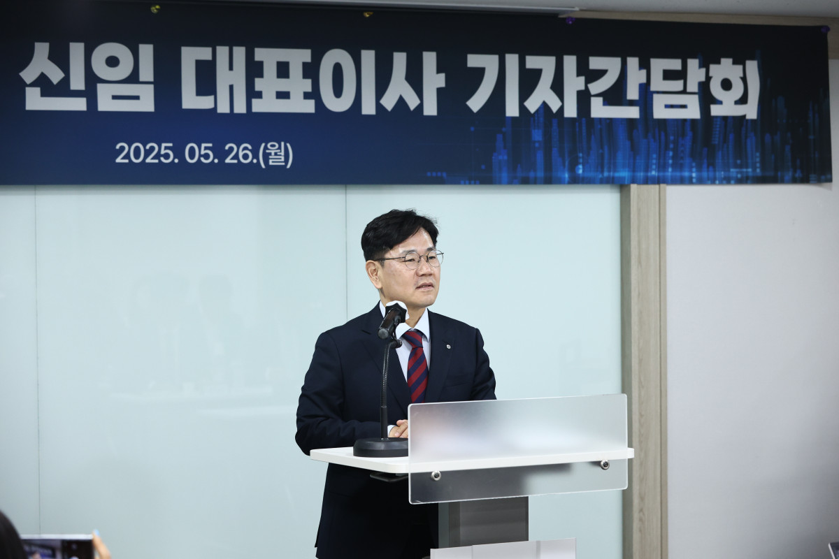 ▲이대희 한국벤처투자 대표가 26일 서울 여의도 중기중앙회에서 첫 기자간담회를 열고 모태펀드 운영 성과와 향후 운영방안에 대해 발표하고 있다. (사진제공=한국벤처투자)