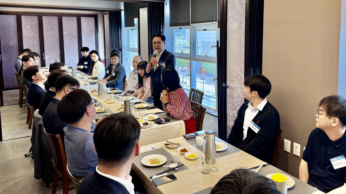 ▲권명호 한국동서발전 사장이 26일 정부세종청사 인근에서 기자간담회를 열고 인사말을 하고 있따. (사진제공=한국동서발전)
