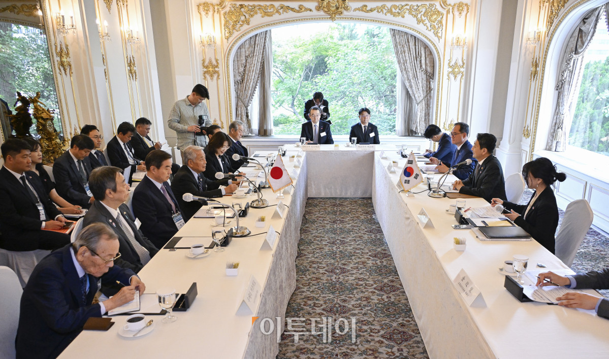 ▲안덕근 산업통상자원부 장관이 26일 서울 중구 롯데호텔에서 열린 제57회 한일경제인회의 사전환담에서 인사말을 하고 있다. 조현호 기자 hyunho@