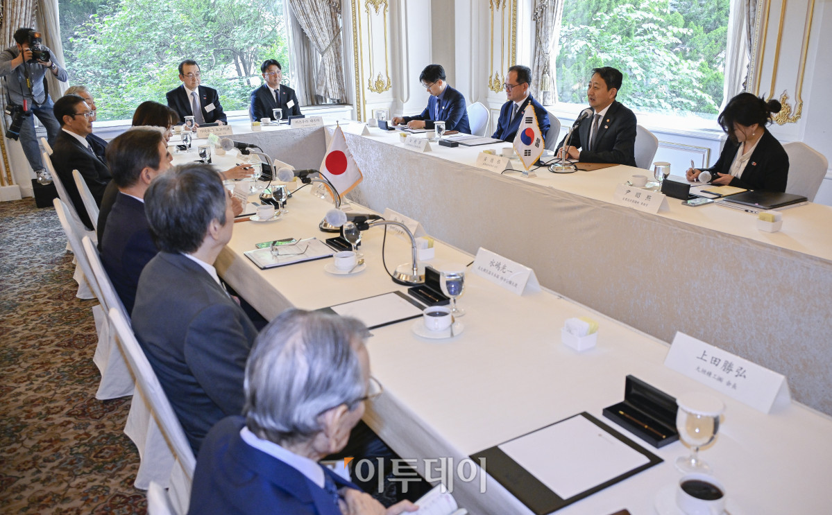 ▲안덕근 산업통상자원부 장관이 26일 서울 중구 롯데호텔에서 열린 제57회 한일경제인회의 사전환담에서 인사말을 하고 있다. 조현호 기자 hyunho@