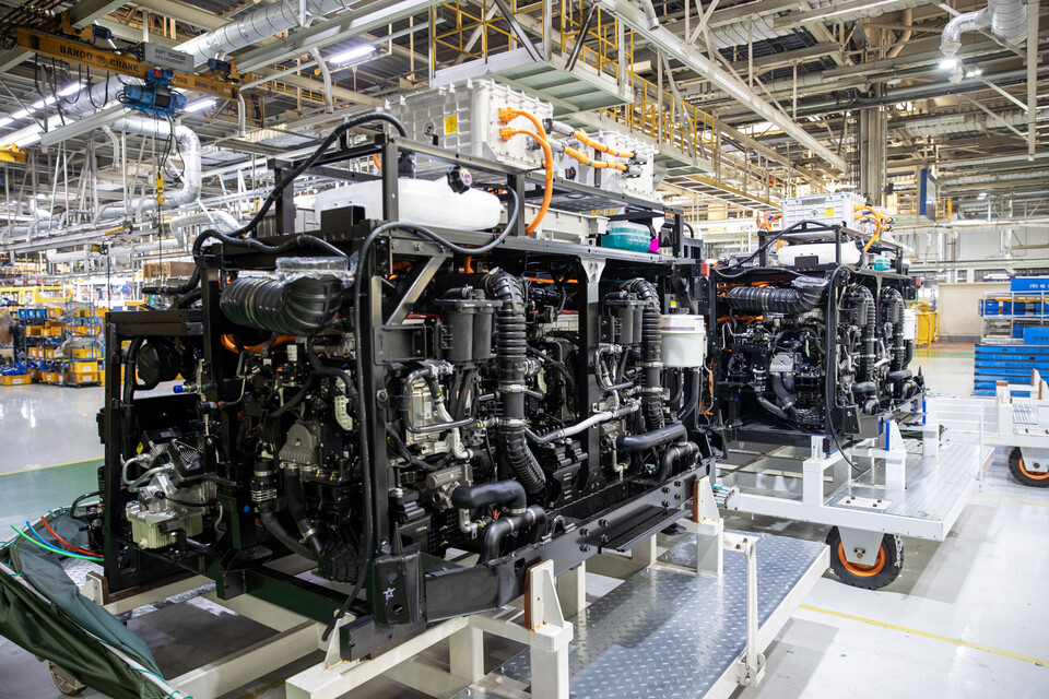 ▲수소전기버스 엔진룸에 들어가는 180kW 스택 모듈. (사진=현대차)