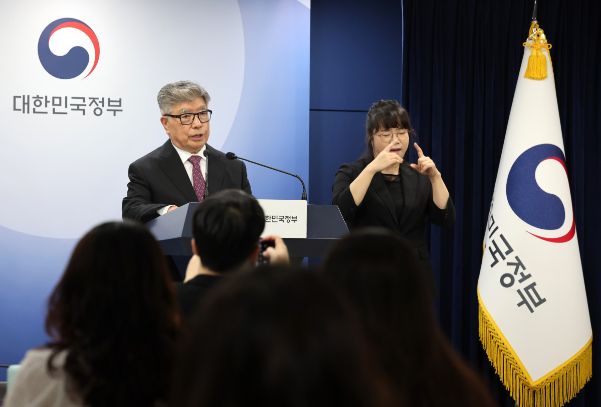 ▲김중수 글로컬대학위원회 위원장이 28일 오전 서울 종로구 정부서울청사에서 2024 글로컬대학 본지정 결과를 발표하고 있다.  (뉴시스)