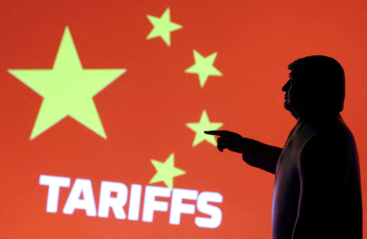 ▲중국 국기와 관세라는 단어가 보인다. 로이터연합뉴스