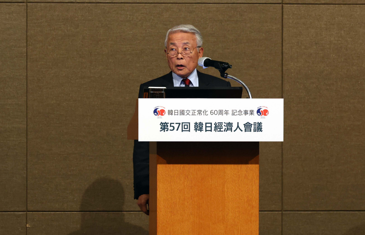 ▲일본 측 단장인 아소 유타카 아소시멘트 회장이 27일 서울 중구 롯데호텔에서 열린 ‘제57회 한일경제인회의’에서 인사말을 하고 있다. 신태현 기자 holjjak@