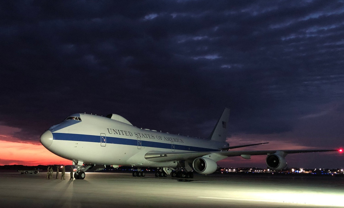 ▲미국 전략사령부의 핵공중지휘통제기 E-4B. 콜사인 나이트워치는 '심판의 날 항공기(the doomsday plane)'이란 이름으로도 불린다. 핵전쟁을 대비한 방폭 기능은 물론 전자기 공격에 대비할 수 있다. 다만 1980년대 도입된 이후 50년 넘게 운용된 만큼, 미 공군은 새 지휘통제기를 추진 중이다. (출처 美전략사령부 SNS)