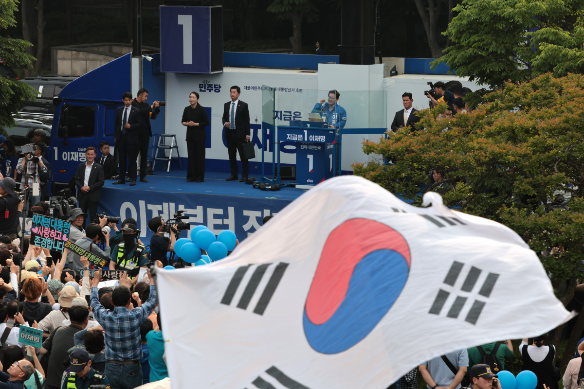 ▲이재명 더불어민주당 대선후보가 28일 오후 서울 광진구 어린이대공원 정문 앞에서 열린 광진구•중랑구 집중유세에서 연설하고 있다.