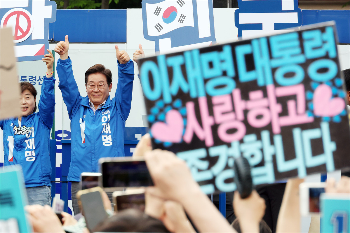 ▲이재명 더불어민주당 대선 후보가 28일 오후 서울 광진구 어린이대공원 정문 앞에서 선거유세를 하고 있다.