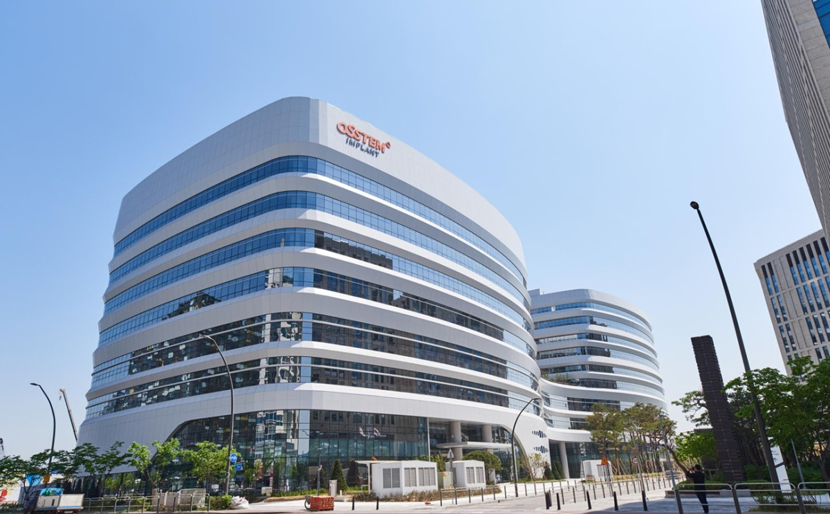 ▲오스템임플란트 마곡 중앙연구소 사옥 전경. (사진제공=오스템임플란트)