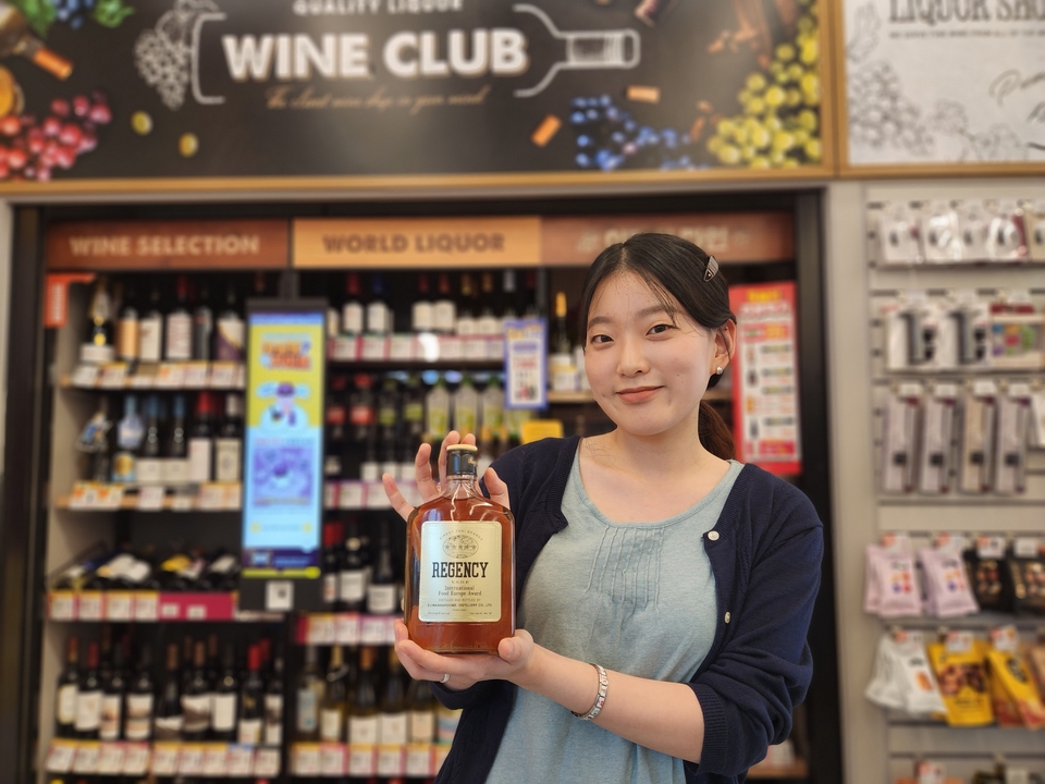 ▲이마트24가 태국 인기 브랜디 '리젠시'를 국내 편의점 최초로 선보인다. (사진제공=이마트24)