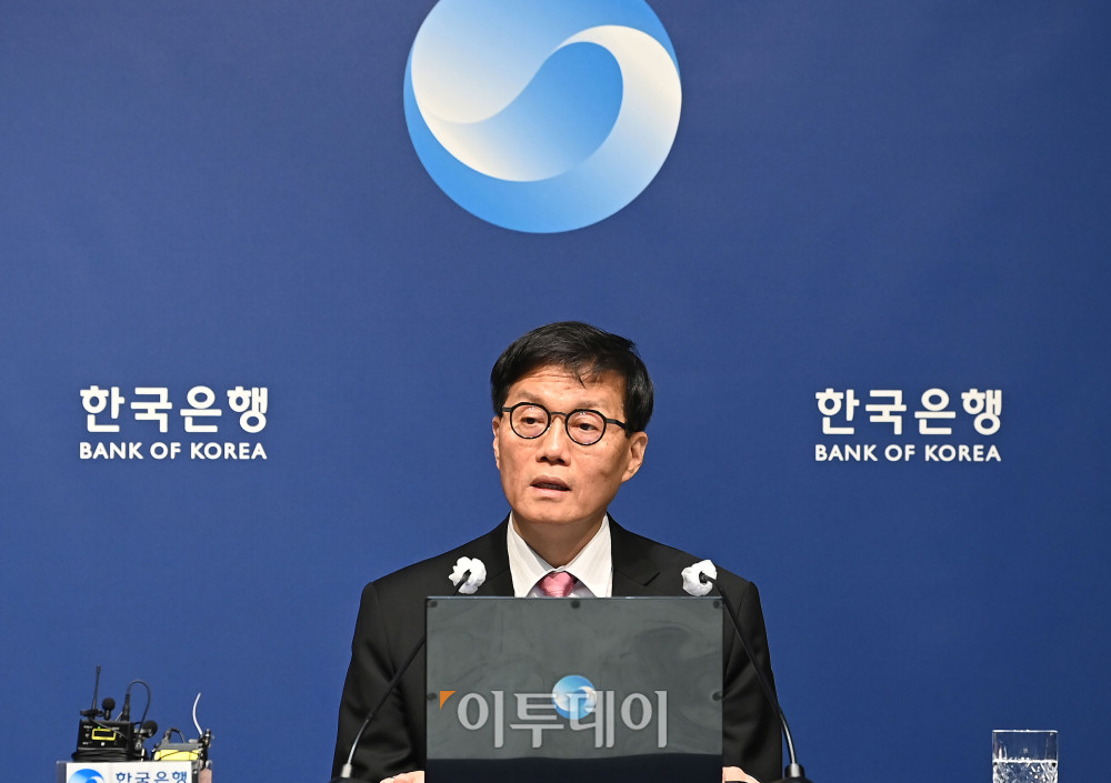 ▲이창용 한국은행 총재가 29일 서울 중구 한국은행 본관에서 열린 금융통화위원회 본회의 후 기자회견에서 발언을 하고 있다. 사진공동취재단