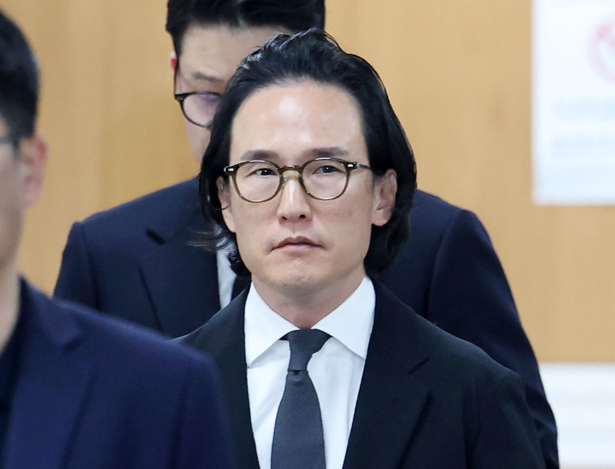 ▲조현범 한국앤컴퍼니그룹 회장이 29일 오후 서울 서초구 서울중앙지방법원에서 열린 200억대 횡령·배임 혐의 관련 선고 공판에 출석하고 있다. (뉴시스)