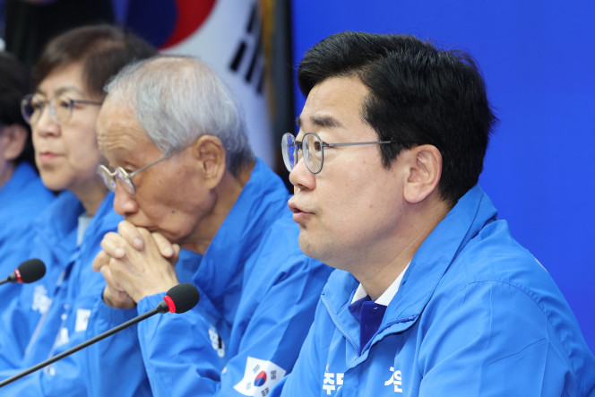 ▲박찬대 더불어민주당 상임총괄선거대책위원장이 28일 서울 여의도 더불어민주당 당사에서 열린 중앙선거대책위원회의에서 발언하고 있다. 2025.05.28. (뉴시스)