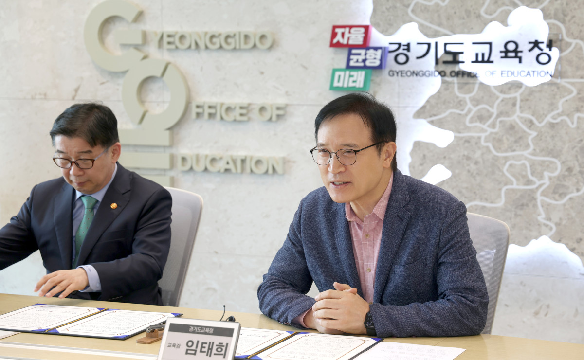 ▲임태희 경기도교육감이 29일 경기도교육청 남부청사에서 청렴 의식 제고와 교육 현장 전반의 문화 확산을 위한 업무협약(MOU)을 체결했다. (경기도교육청)