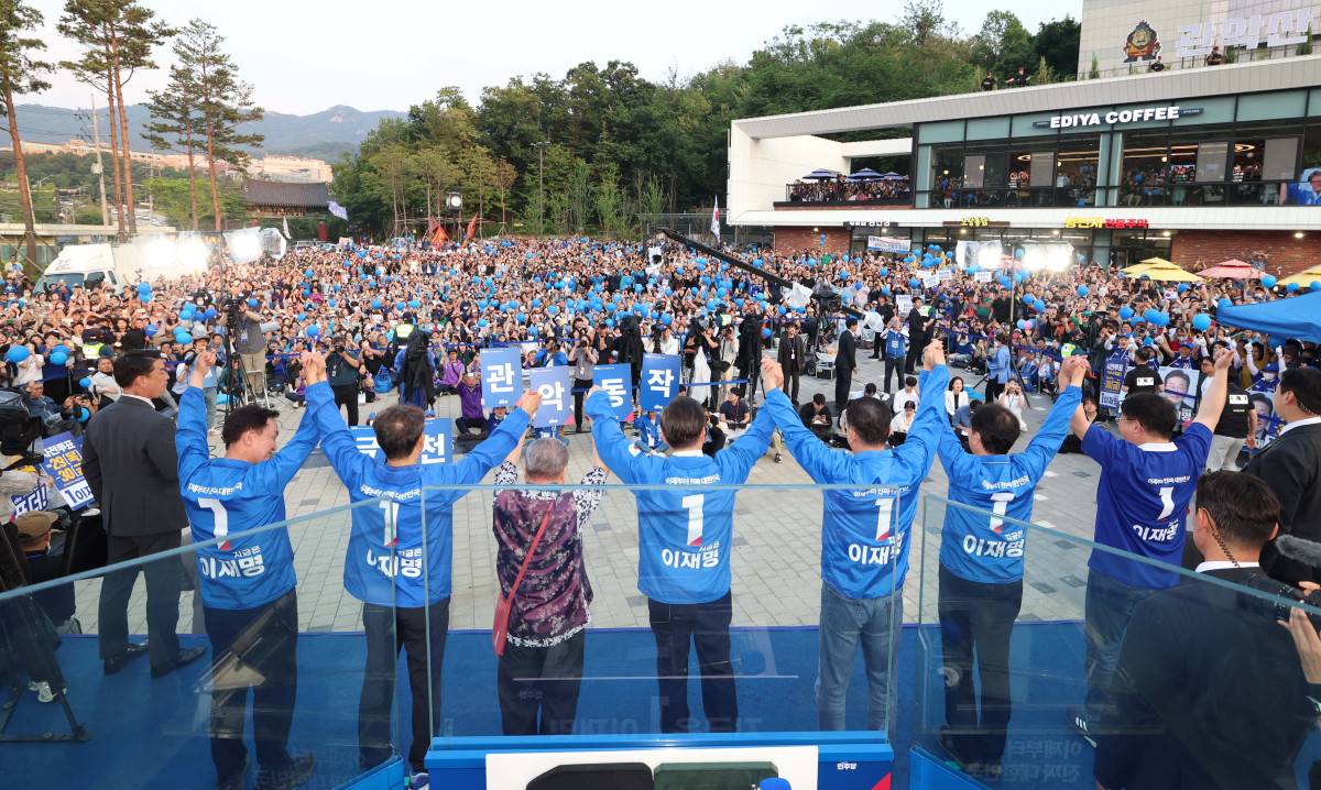 ▲이재명 더불어민주당 대선 후보가 29일 서울 관악구 관악산으뜸공원에서 금천구·관악구·동작구 유세를 하고 있다. 신태현 기자 holjjak@