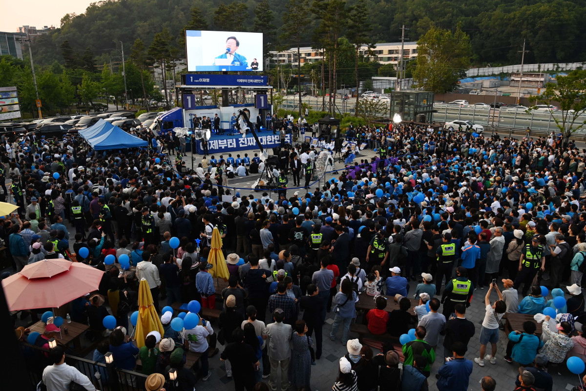 ▲이재명 더불어민주당 대선 후보가 29일 서울 관악구 관악산으뜸공원에서 금천구·관악구·동작구 유세를 하고 있다. 신태현 기자 holjjak@