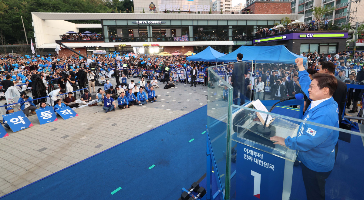 ▲이재명 더불어민주당 대선 후보가 29일 서울 관악구 관악산으뜸공원에서 금천구·관악구·동작구 유세를 하고 있다. 신태현 기자 holjjak@