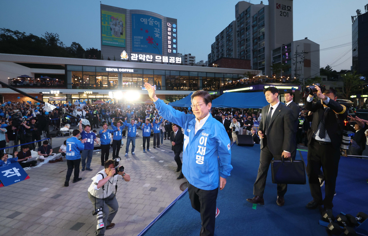 ▲이재명 더불어민주당 대선 후보가 29일 서울 관악구 관악산으뜸공원에서 금천구·관악구·동작구 유세를 하고 있다. 신태현 기자 holjjak@