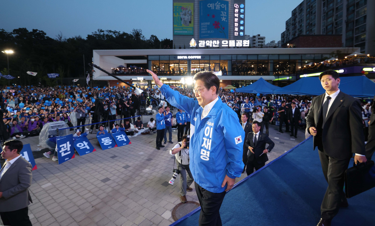 ▲이재명 더불어민주당 대선 후보가 29일 서울 관악구 관악산으뜸공원에서 금천구·관악구·동작구 유세를 하고 있다. 신태현 기자 holjjak@