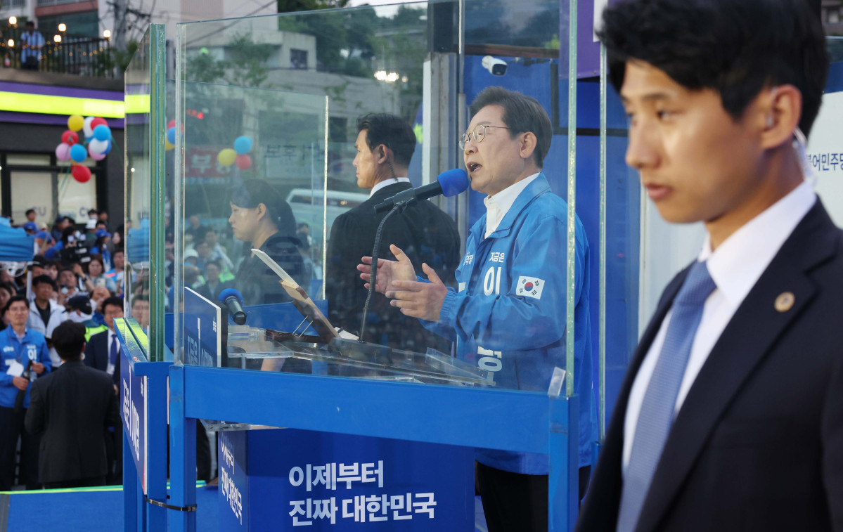 ▲이재명 더불어민주당 대선 후보가 29일 서울 관악구 관악산으뜸공원에서 금천구·관악구·동작구 유세를 하고 있다. 신태현 기자 holjjak@