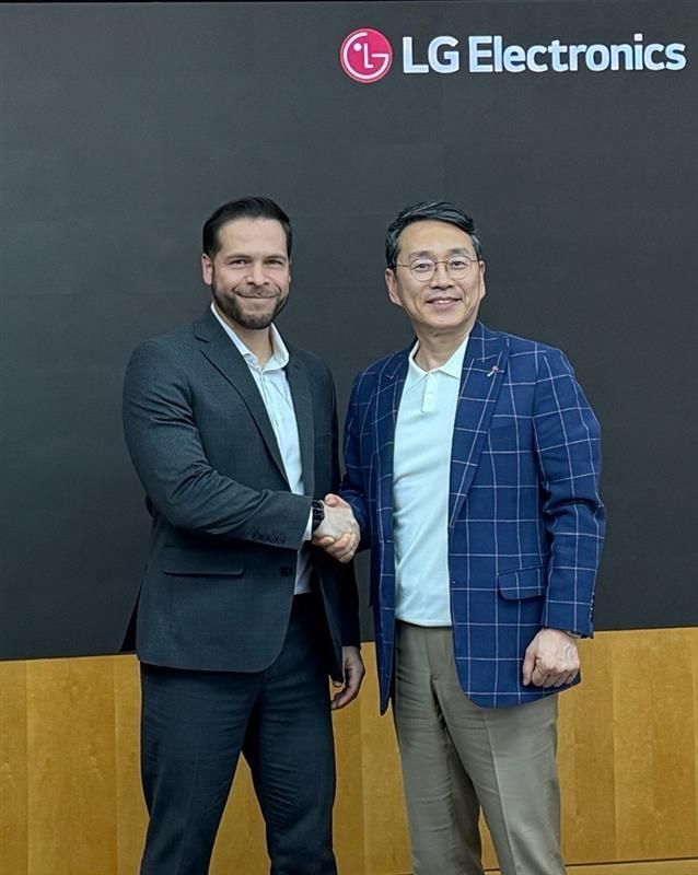 ▲다얀 로드리게스 마이크로소프트 제조·모빌리티 부사장과 조주완 LG전자 대표이사 사장 (사진-다얀 로드리게스 마이크로소프트 제조·모빌리티 부사장 개인 SNS)