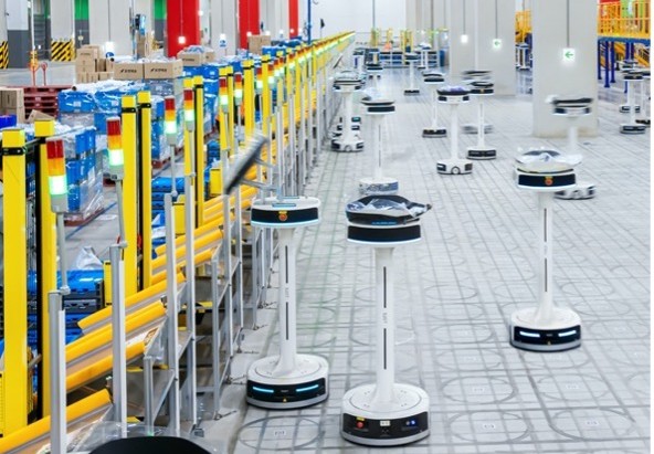 ▲배송지에 따라 상품을 자동으로 분류하는 쿠팡의 소팅 로봇 (사진제공=쿠팡)