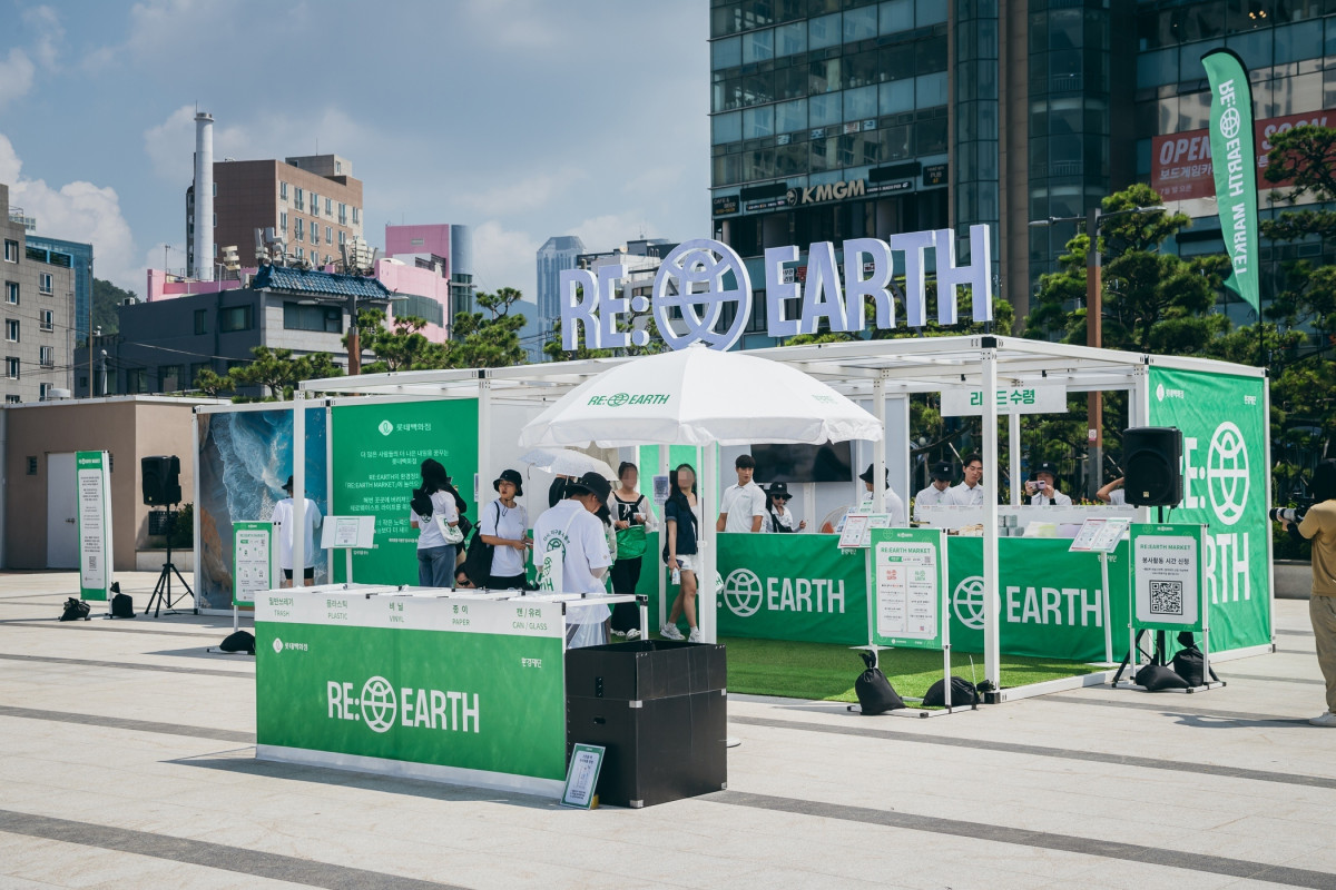 ▲지난해 부산 광안리에서 진행했던 '리얼스 마켓'. (사진제공=롯데백화점)