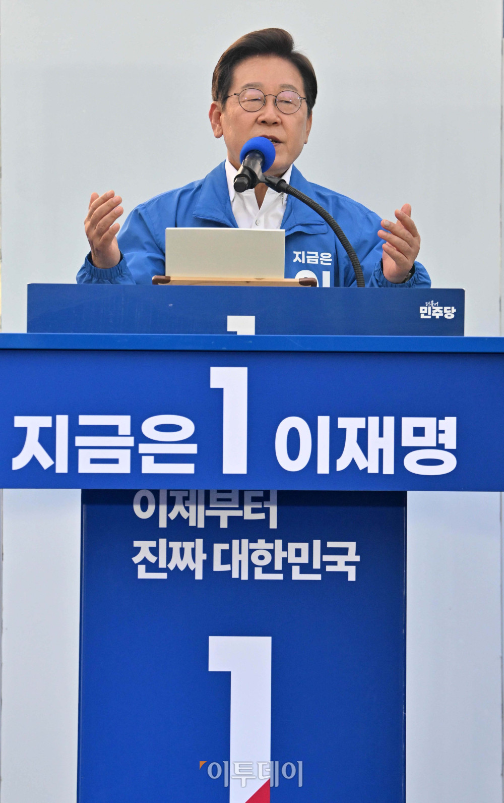 ▲이재명 더불어민주당 대선 후보가 29일 서울 관악구 관악산으뜸공원에서 금천구·관악구·동작구 유세를 하고 있다. 사진=신태현 기자 holjjak@