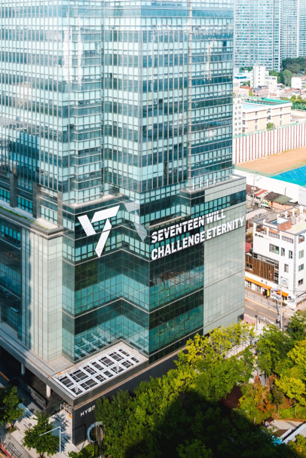 ▲세븐틴 데뷔 10주년 기념 래핑(사진제공=플레디스)