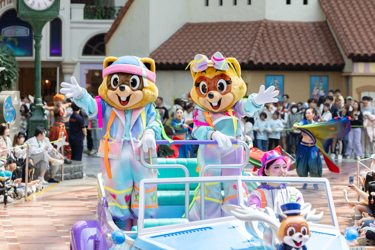 ▲롯데월드 어드벤처의 '렛츠 플레이(Let's Play)! 로티스 어드벤처 퍼레이드' (사진제공=롯데월드)