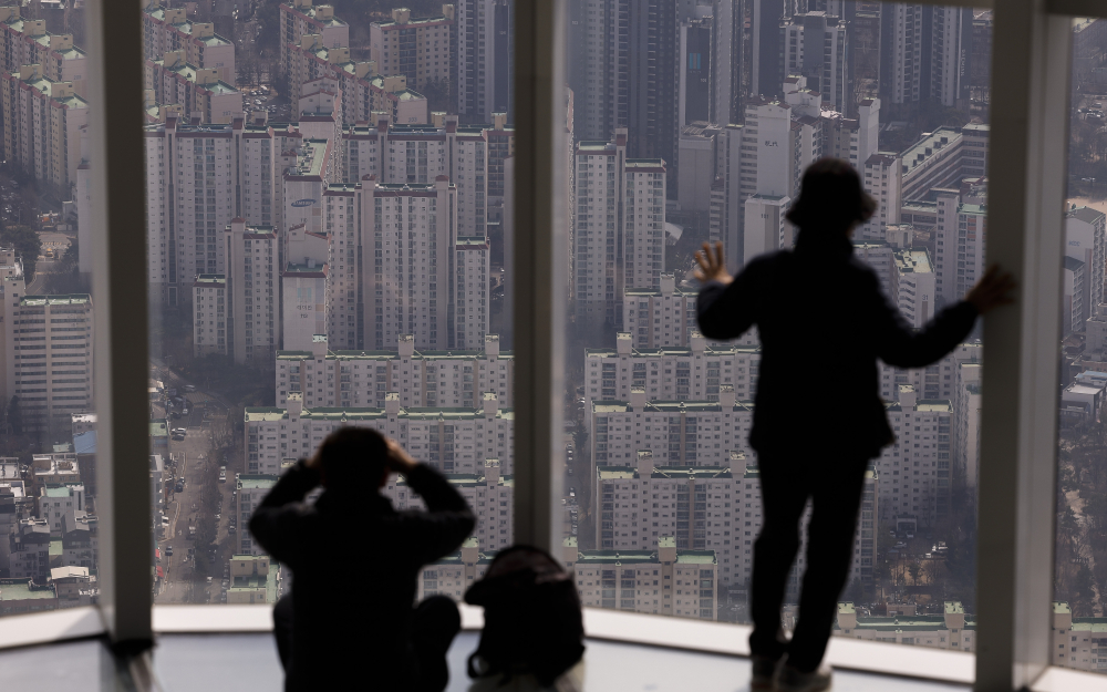 ▲서울 송파구 롯데월드타워에서 바라본 서울 시내 아파트 단지 모습. 조현호 기자 hyunho@ (이투데이DB)